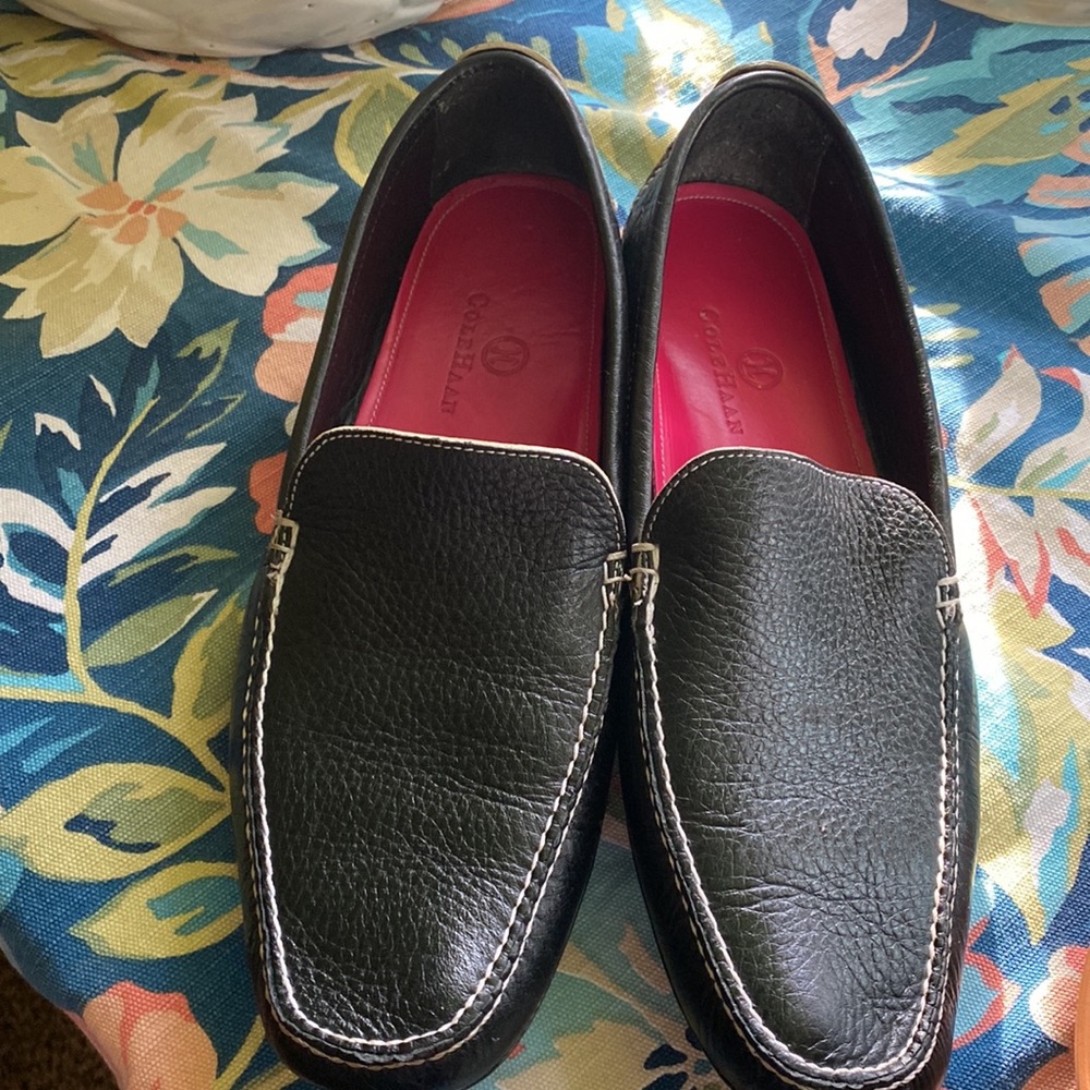 Cole Haan Black Leather Women’s Driving Shoe Size 7AA. Like New Condition.